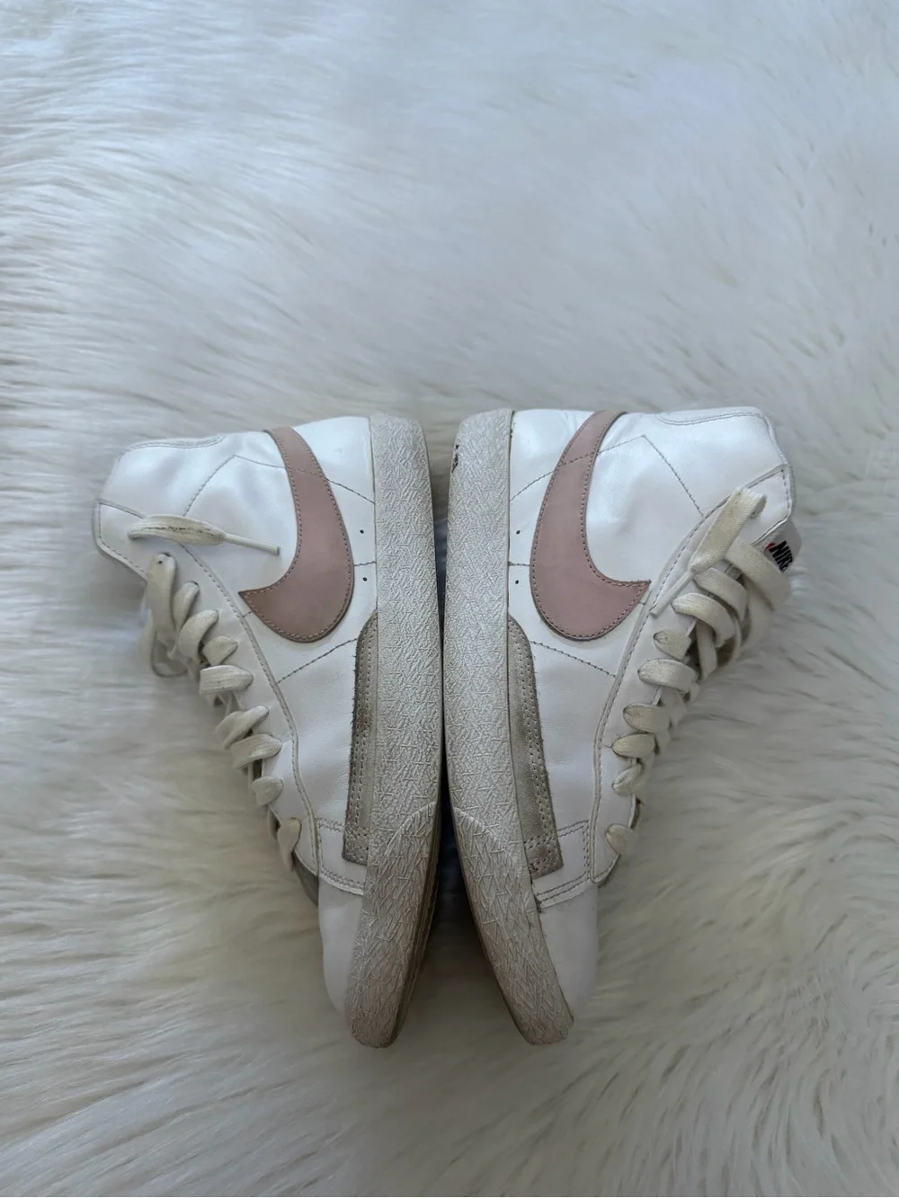 Nike Blazer Mid Top (GS) White w/Pink Sneakers Sz 5.5Y